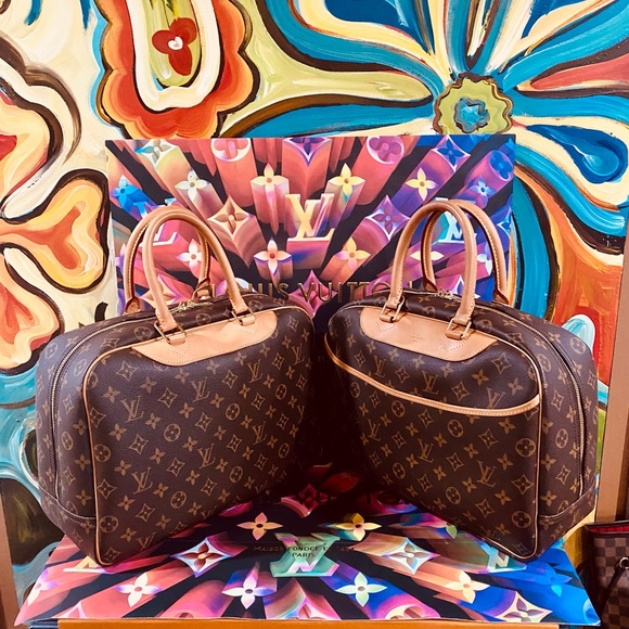 😍❤️😘Authentic Luxury Signature Bags & Wallets - Picture 9 of 16